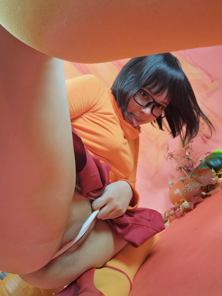 See And Save As Cosplay Velma Din