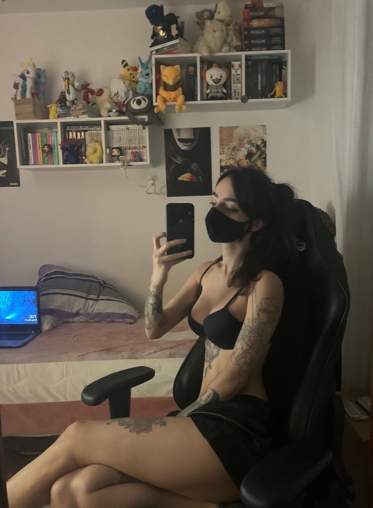 Caputile (streamer mais puta ) - 37 Photos 