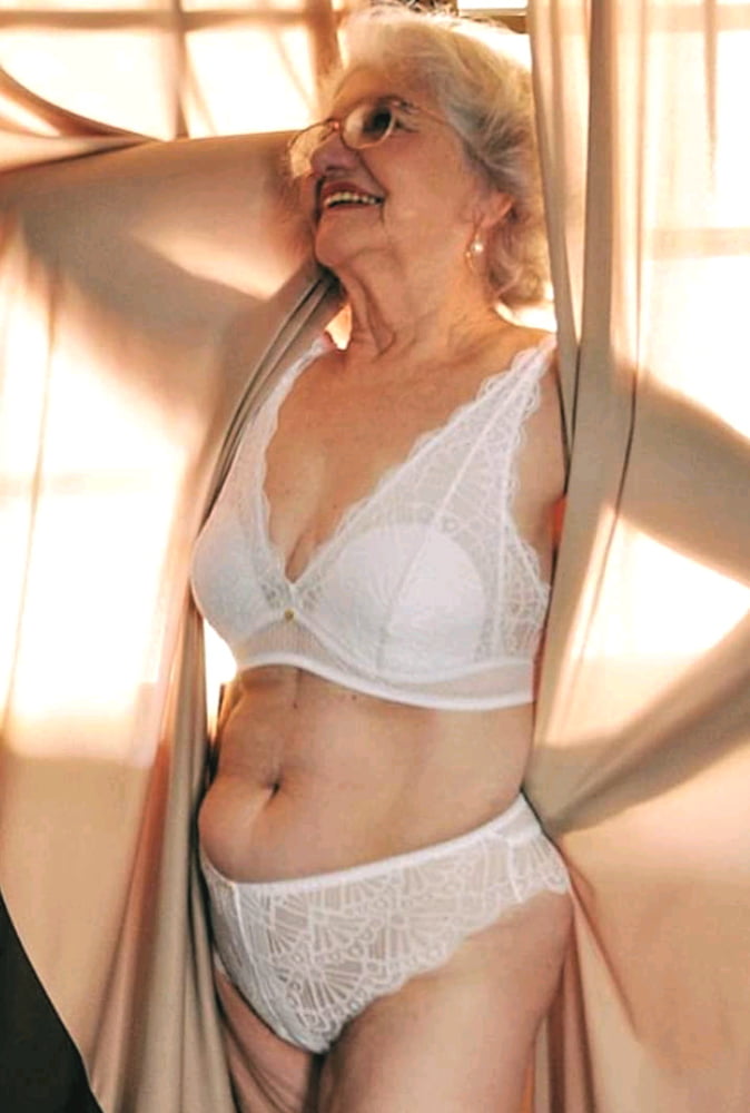 Grannies in underwear- 116 Photos 