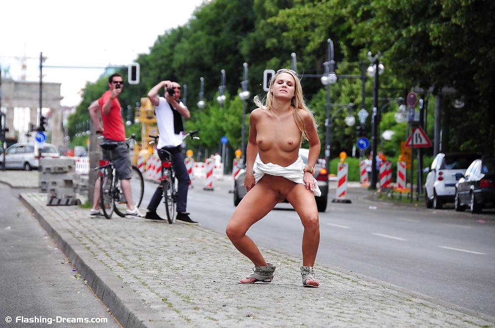 Sex Gallery Public Nude In Berlin 6