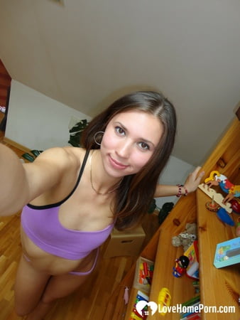 hot pianist loves to pose completely naked         