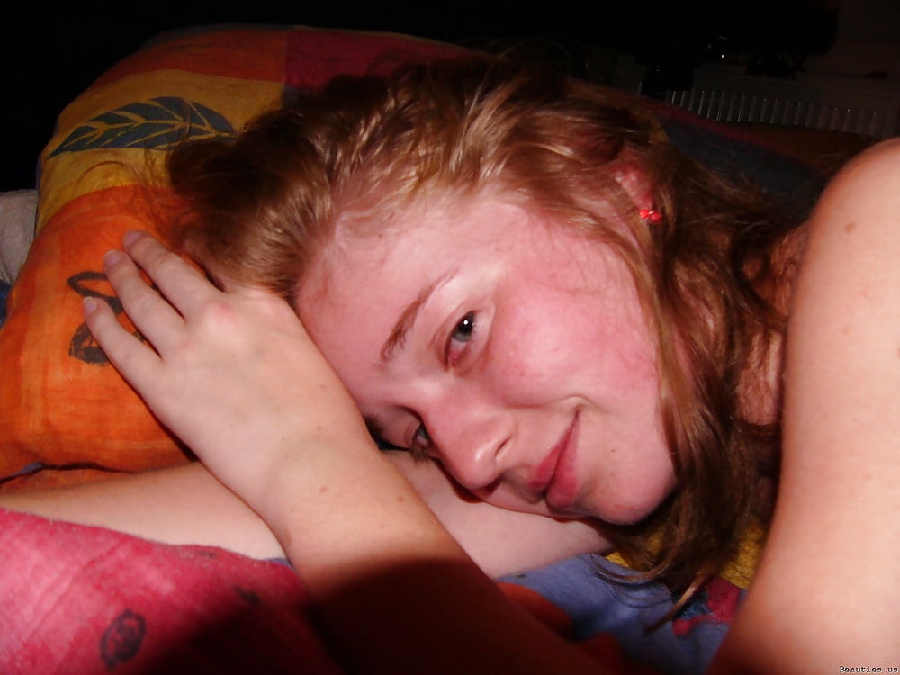 Sex Gallery Polish Redhead Slut bathing and Posing