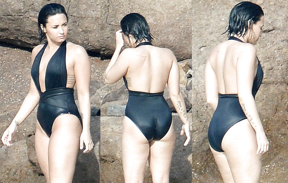 Demi Lovato Bikini.