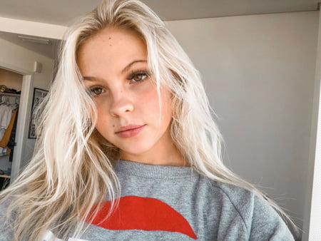 celebrity hot         jordyn jones         