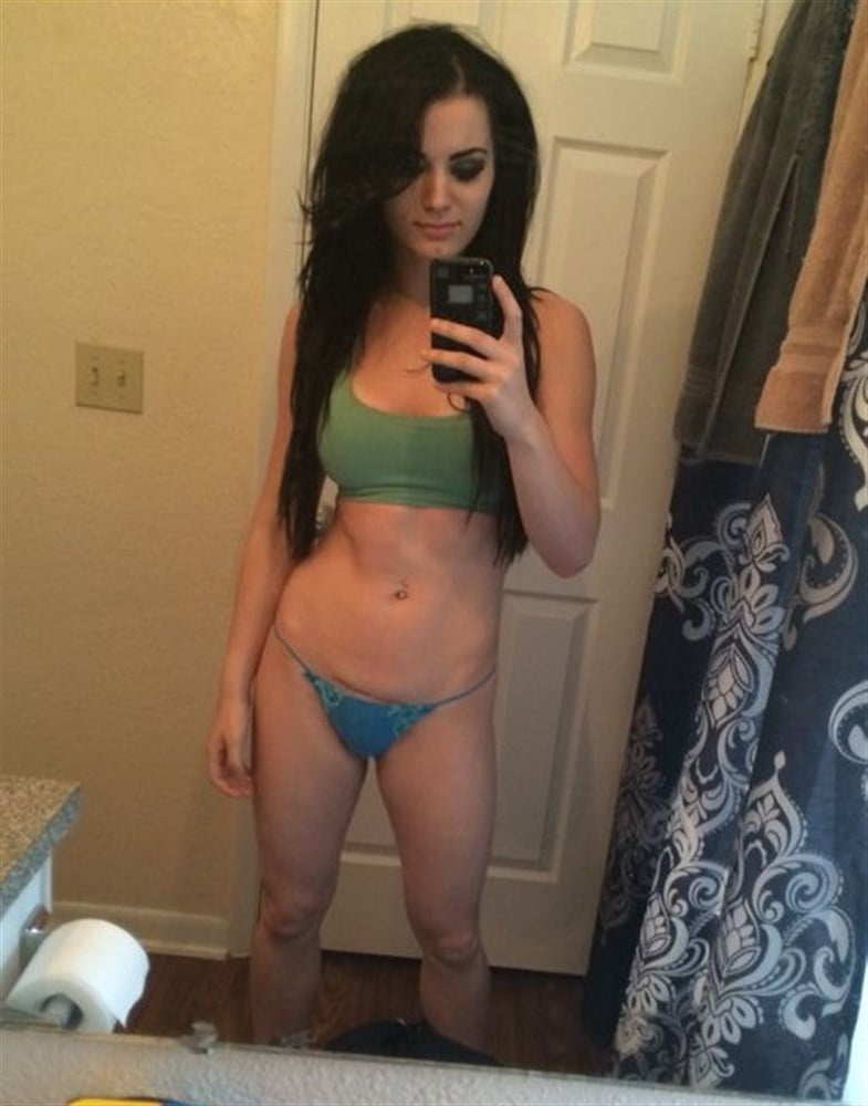 Sex Gallery WWE Paige - Leaked Tit Picture