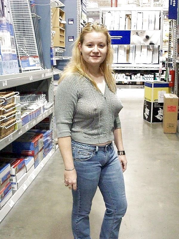 Sex Gallery Braless mature lady 03