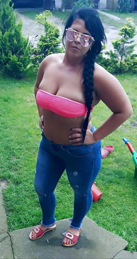 My weakness : Sexy mamacitas in saucy jeans - 36 Photos 
