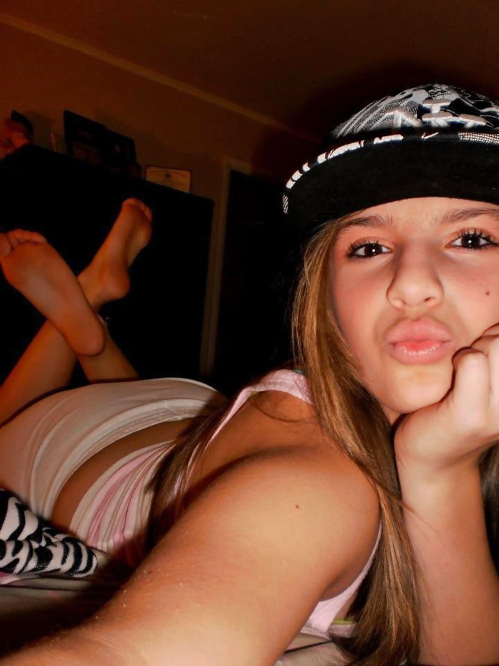 Sex Gallery selfshot girls feet pose!!!