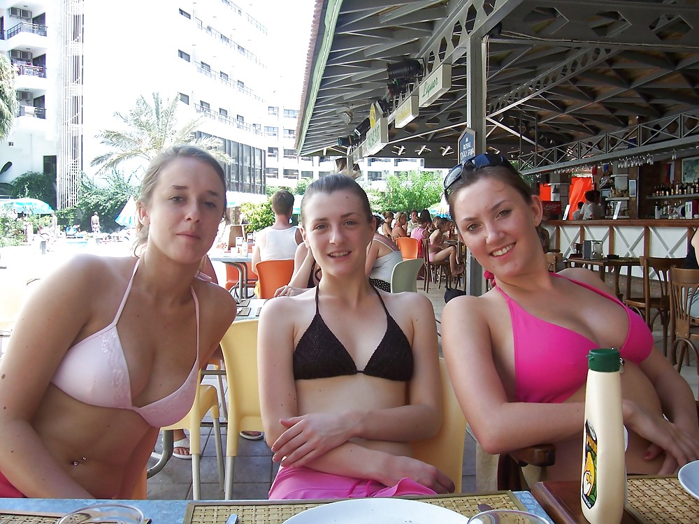 Sex Gallery bikini amateurs