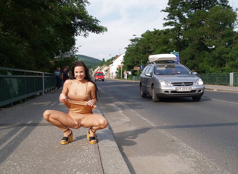 Sex Gallery Amateur Brunette Nude On Street,By Blondelover.