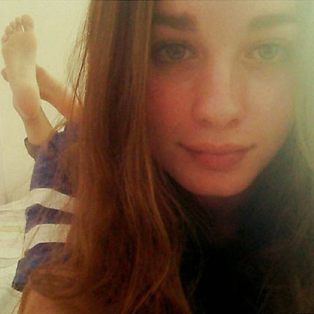 Sex Gallery selfshot girls feet pose!!!