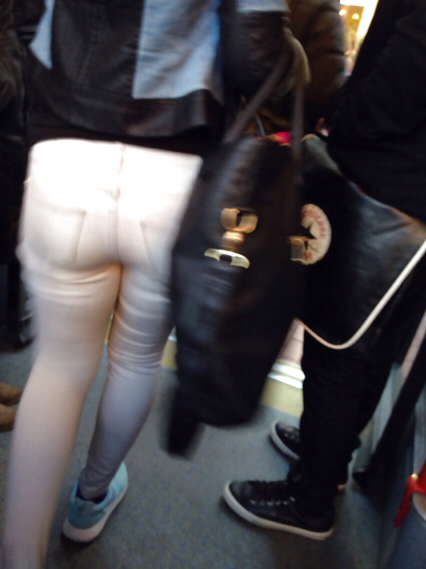 Sex Gallery hot ass in the bus