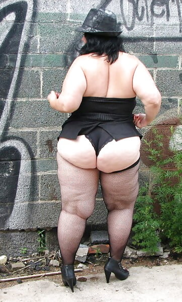 Sex Gallery MATURE TRAMPS CFM NYLONS