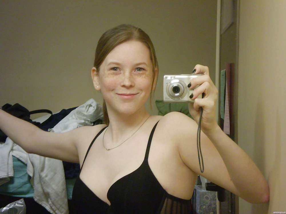 Sex Gallery SELF SHOT BUSTY TEEN