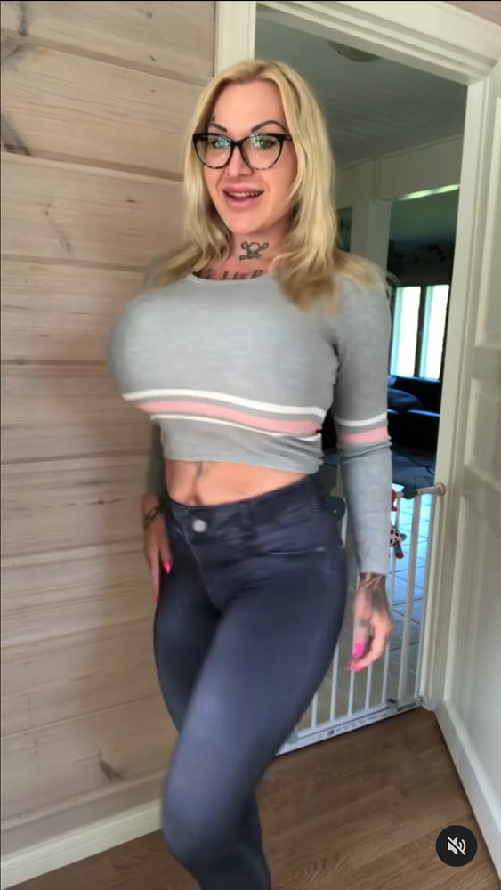 Fit Silicone MILF - 29 Photos 