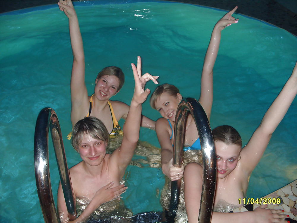Sex Gallery POOL BITCHES