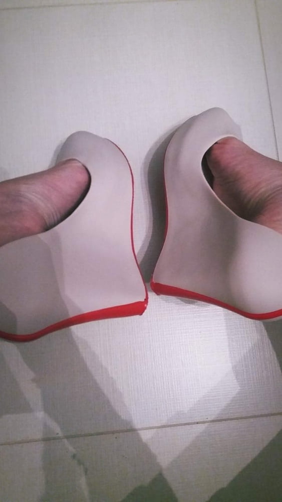 Platform Heels.. Foot Fetish.. My sexy feet.. - 9 Photos 