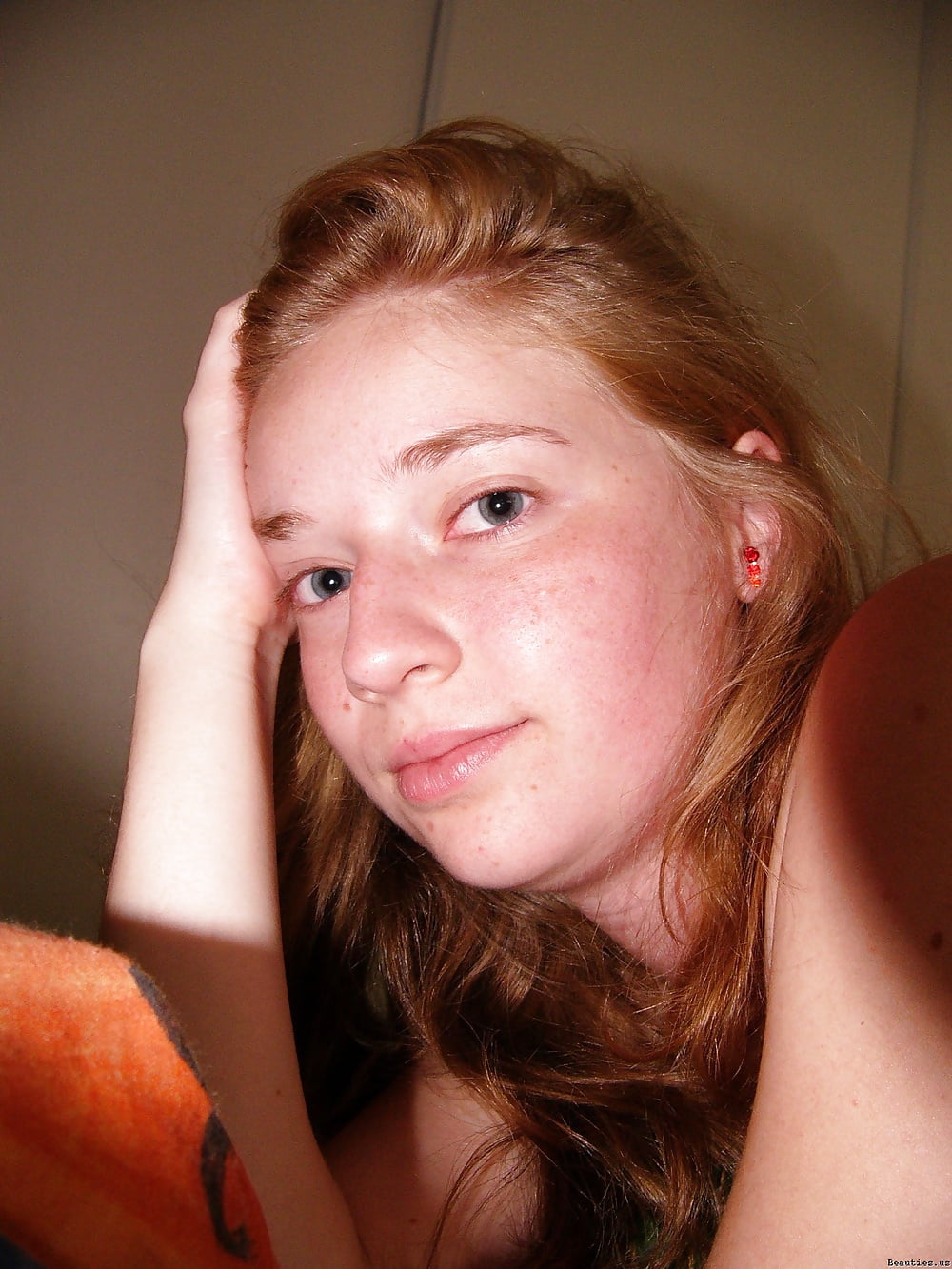 Sex Gallery Polish Redhead Slut bathing and Posing