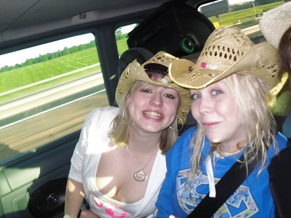 Sex Gallery Teen cleavage