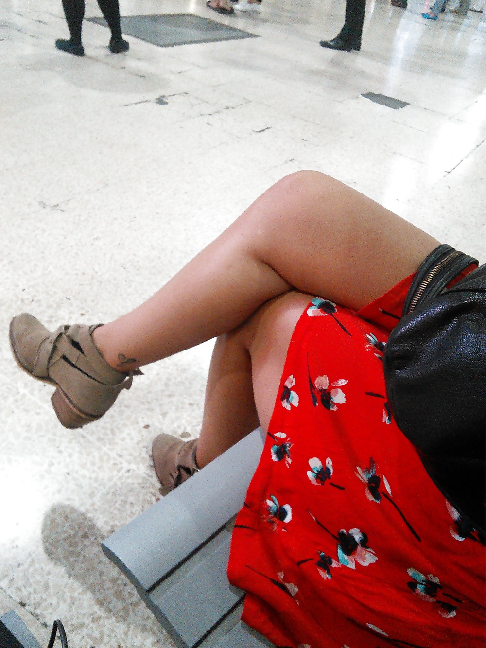 Sex Gallery Londonperv's Candids 2014 - At the Station vol 6