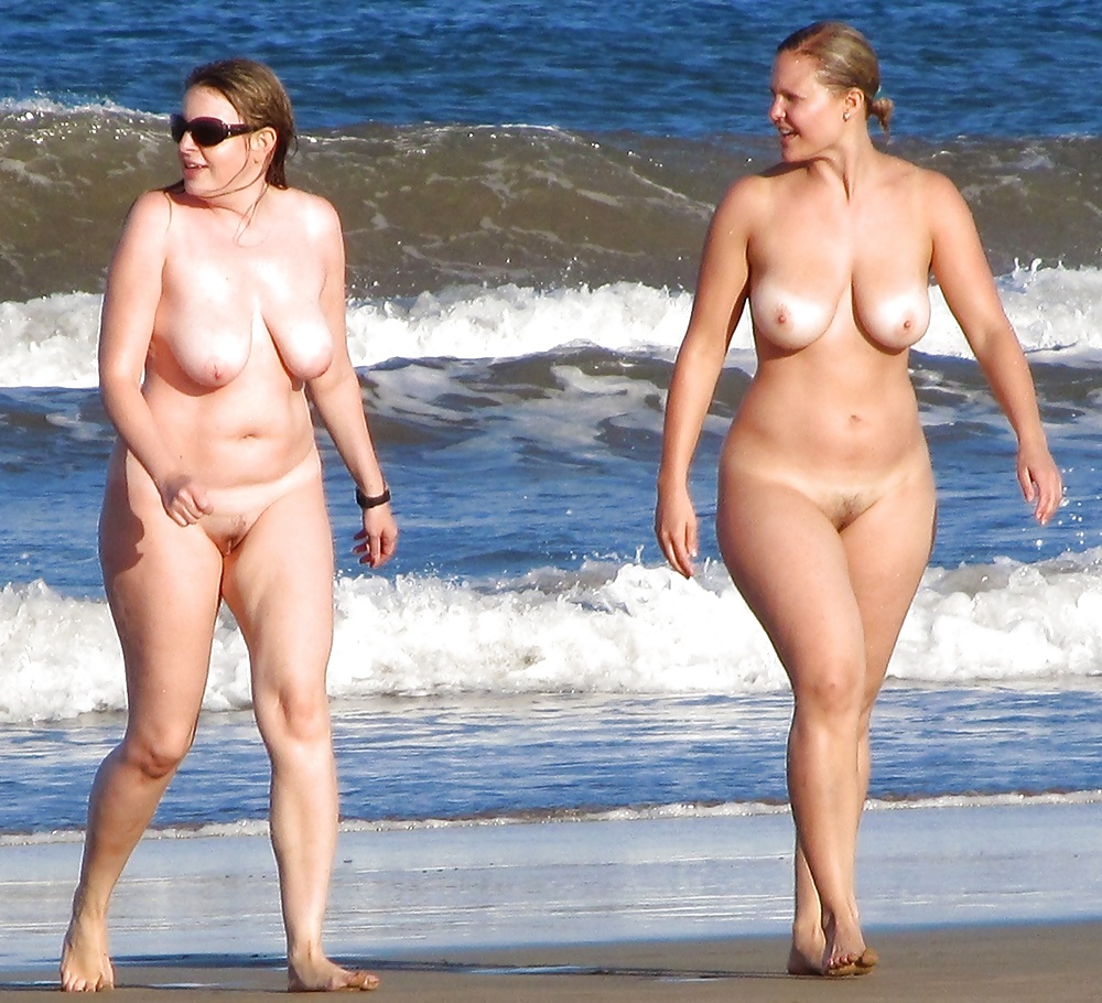 Sex Gallery Sexy Chubby Girls on the Beach