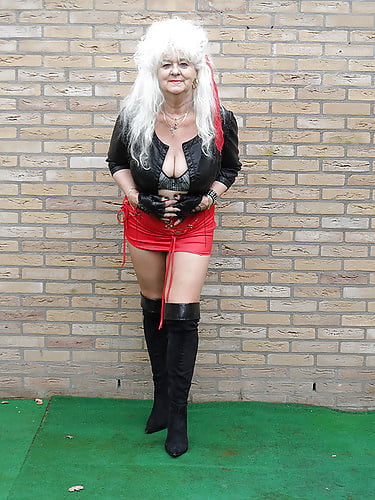 Jana red skirt with black top - 2 Photos 