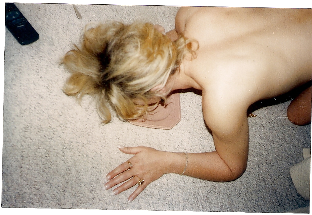 Sex Gallery Carolyn eats cum