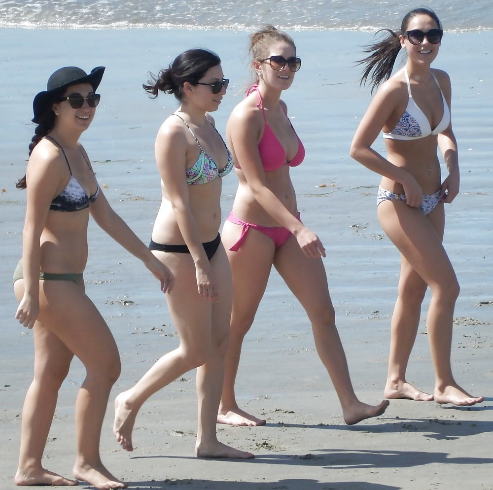 Sex Gallery Girl in bikini with big boobs at the beach