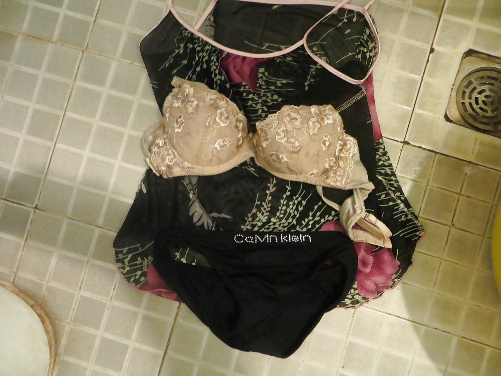 Sex Gallery Dirty panties & bra of milf neighbour girl 26-07-2014