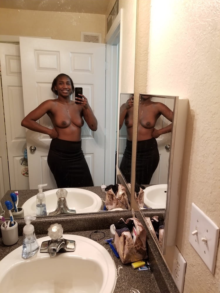 Ebony Slut Exposed - 6 Photos 