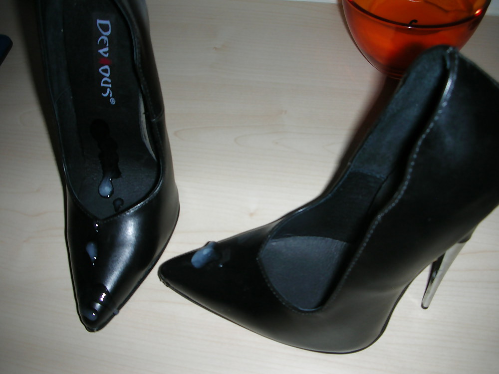 Sex Gallery wife cum over her black 16 cm metal spiked heels