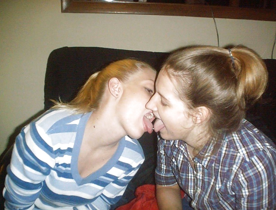 Sex Gallery Kissing Girls