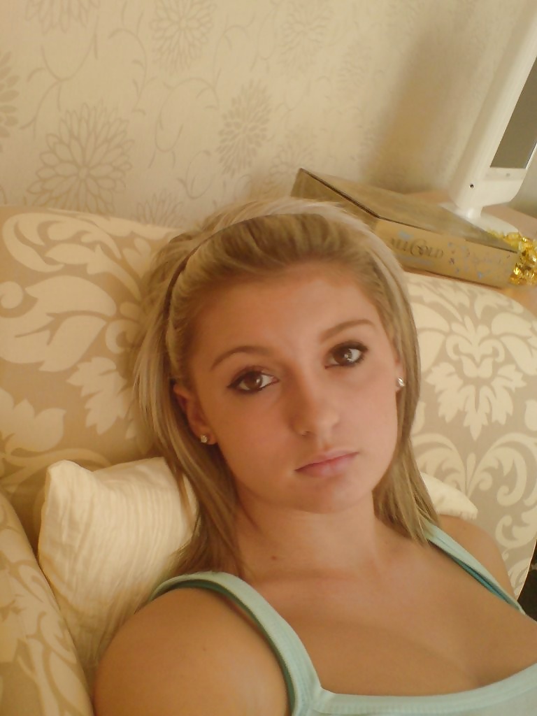 Sex Gallery She knows she's a tease....