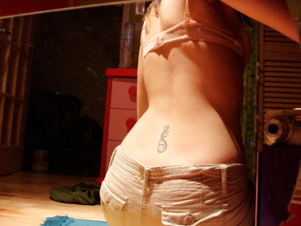 Sex Gallery 19yo Stacy takes selfies for her friends