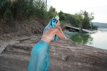 green outfil and green water         