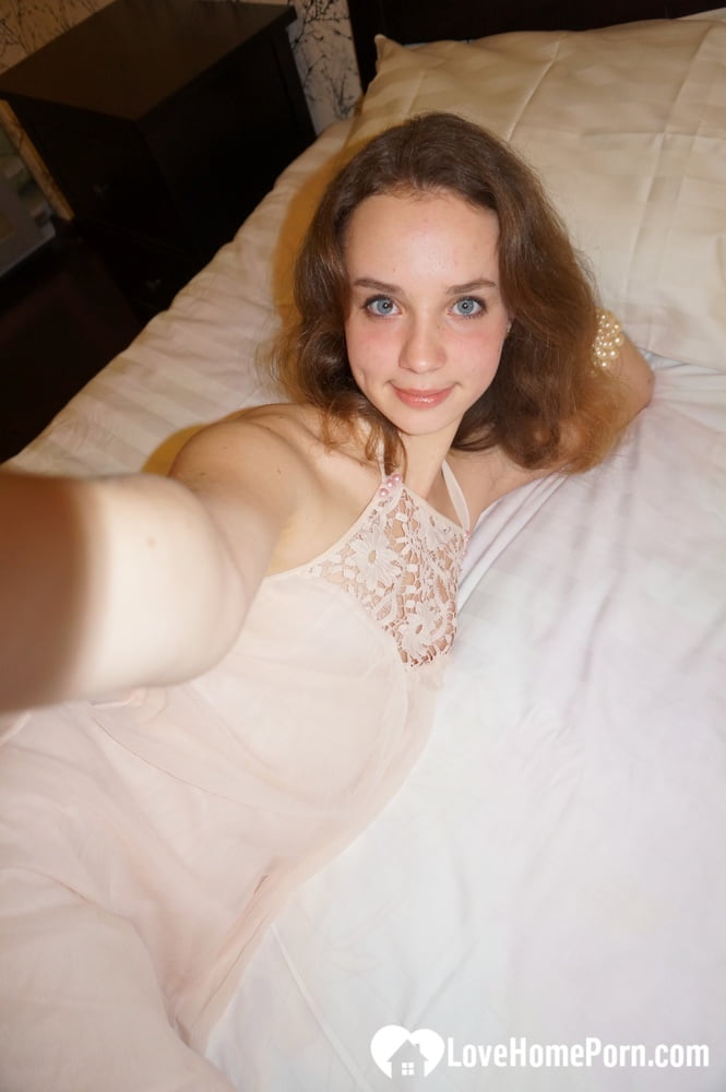 Aroused teen sharing some selfies from today - 18 Pics 