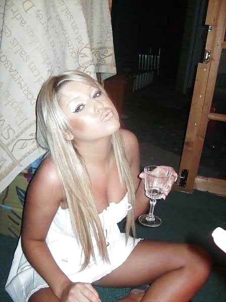 Sex Gallery Hot College Age Escort From SmutDates