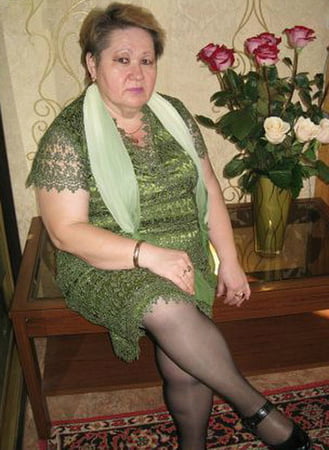 Russian Granny with sexy legs! Amateur!