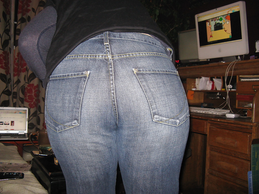 Sex Gallery girlfriend's ass in jeans