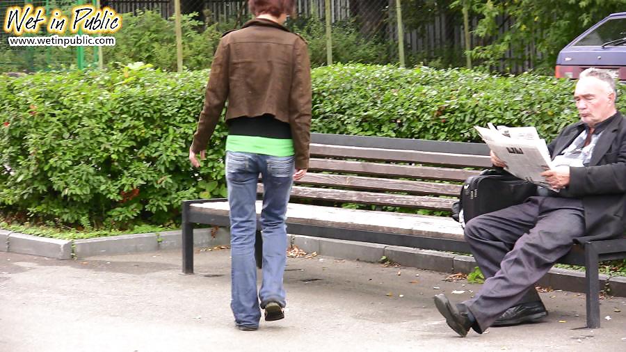 Sex Gallery weting in the public