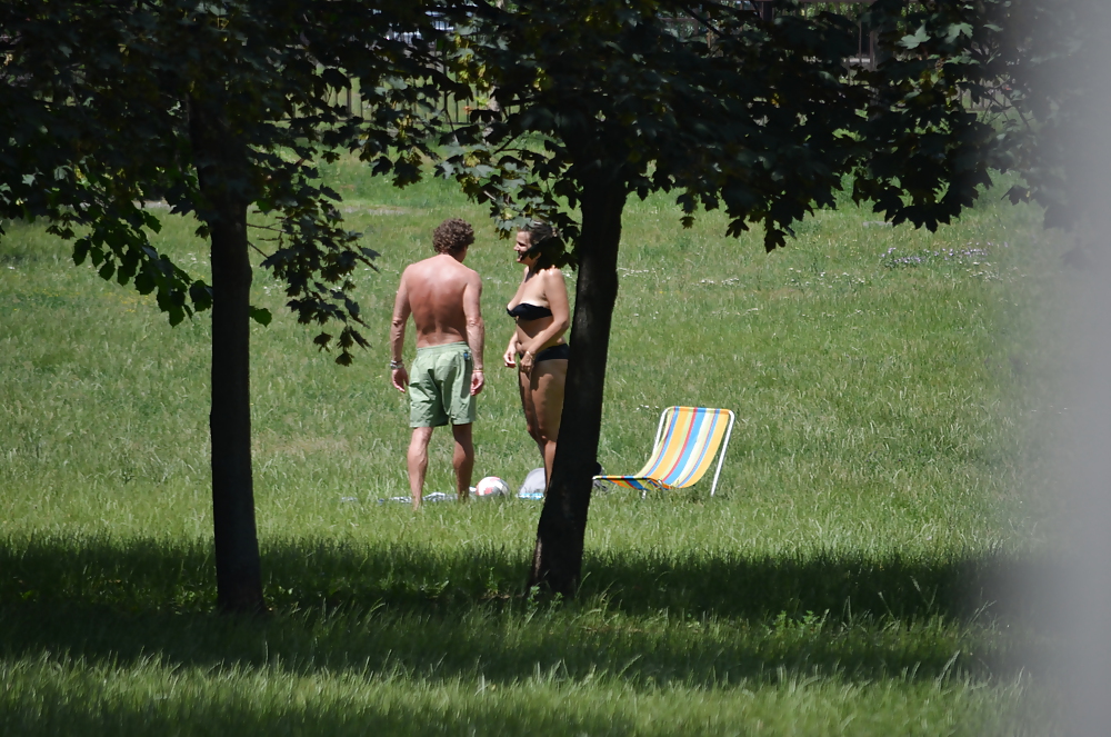 Sex Gallery girl sunbathing in the park I