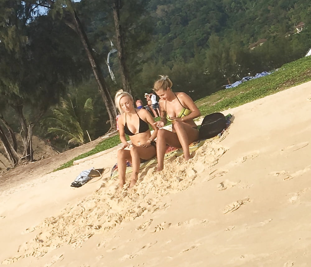 Sex Gallery 2 blonde sluts with big tits in bikinis