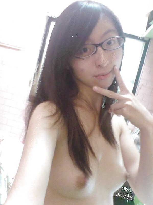 Sex Gallery Geeky Asian Chick Posing Nude While Studying