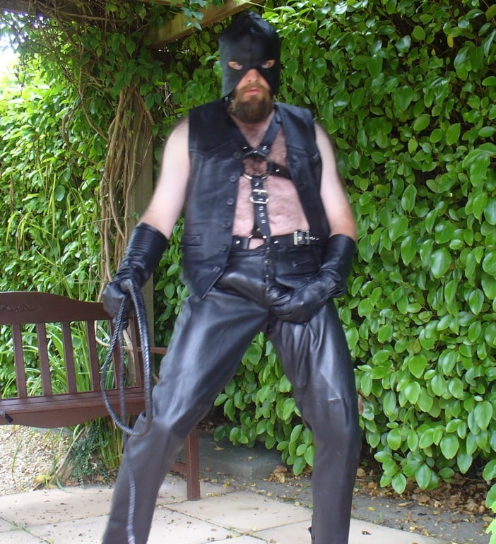 Leather Master Outdoors In Harness With Whip 62 Pics 2 Xhamster 