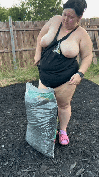 수줍은 18세 소녀