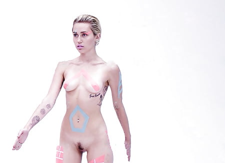 Tits showing miley cyrus Miley Cyrusâ€™