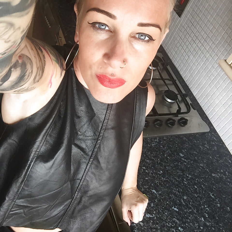 Sex Gallery Tattooed British Mature Milf Mom Lynn - Selfies