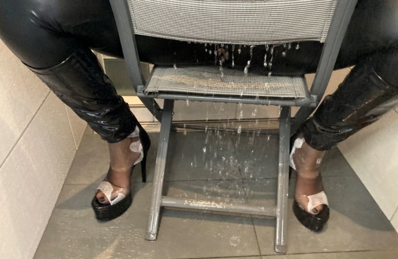 Leggings, Boots and Masturbation in Shower - 30 Photos 