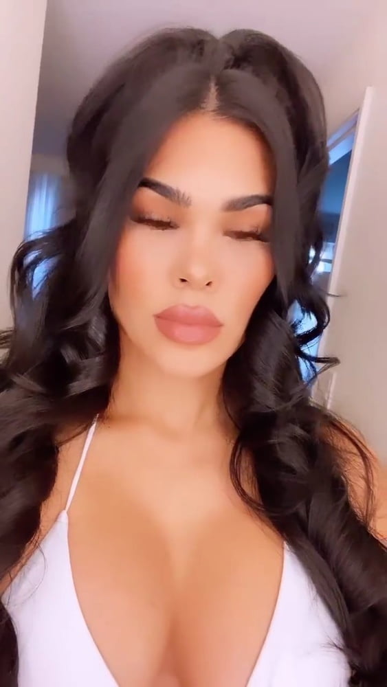 Rachael Ostovich- 26 Photos 