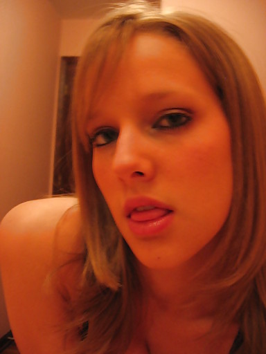 Sex Gallery Teen showing herself